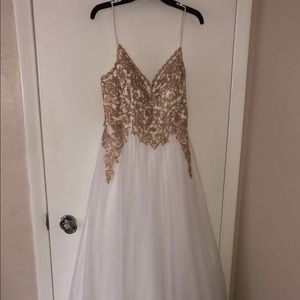 GORGEOUS WHITE GOLD SPARKLE PROM DRESS